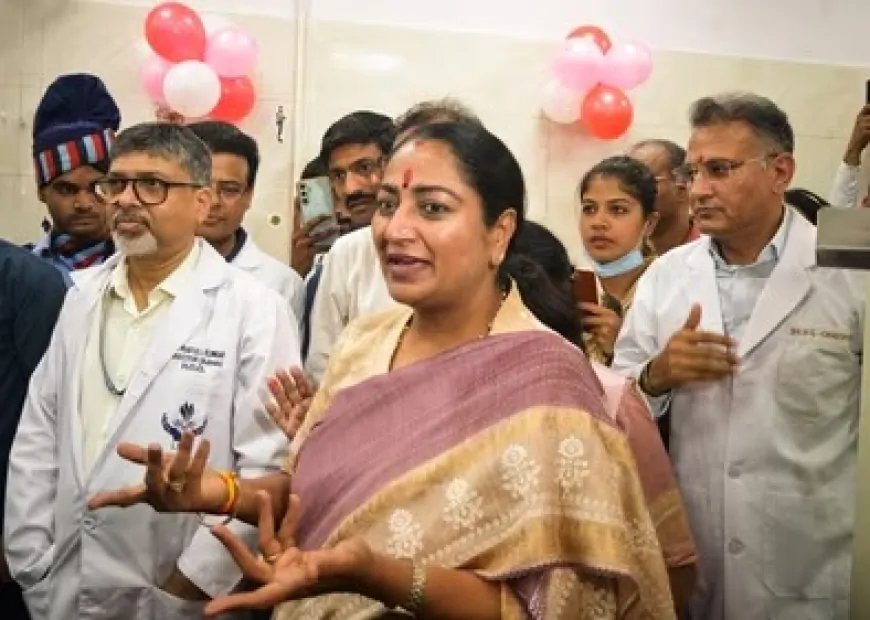 CM रेखा गुप्ता ने अस्पताल का किया निरीक्षण, मरीजों और परिजनों से की बातचीत