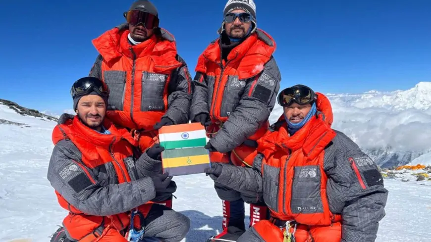 विश्व की सबसे ऊंची चोटी पर गढ़वाल राइफल्स के जवानों ने फहराया तिरंगा