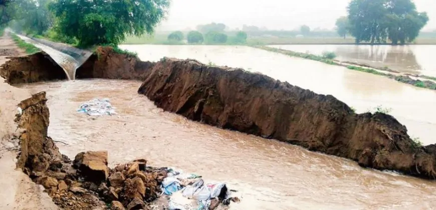 अबोहर में नहर टूटने से बाढ़ जैसे हालात, नहर में पड़ी कई फुट लंबी दरार