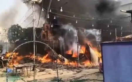 सहारनपुर में मेले की दुकानों में लगी भीषण आग, दमकल की कई गाड़ियों ने आग पर पाया काबू