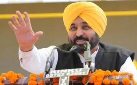 श्री गुरु नानक देव यूनिवर्सिटी में कार्यक्रम का आयोजन, CM भगवंत सिंह मान ने बांटे लोन माफी के प्रमाण पत्र