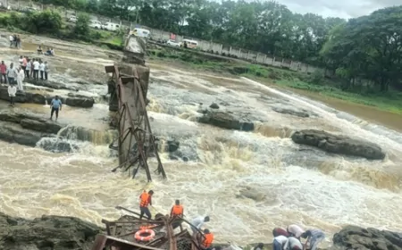 पुणे हादसा : PM मोदी ने CM फडणवीस से की बात, सरकार मृतकों के परिजनों को देगी मुआवजा 