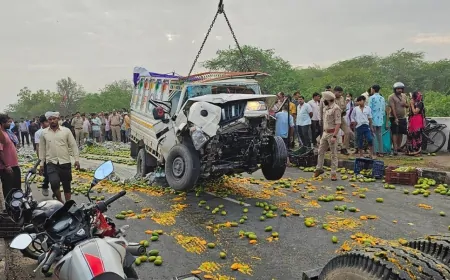 UP: आगरा में भीषण सड़क हादसा, चार की मौके पर मौत, एक की हालत गंभीर