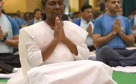 राष्ट्रपति द्रौपदी मुर्मू ने देहरादून में किया योग, राष्ट्रपति ने लोगों से की योग अपनाने की अपील
