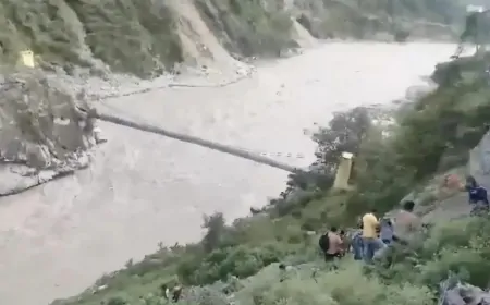 उत्तराखंड के रुद्रप्रयाग में यात्रियों से भरी बस अलकनंदा नदी में गिरी, रेस्क्य ऑपरेशन जारी