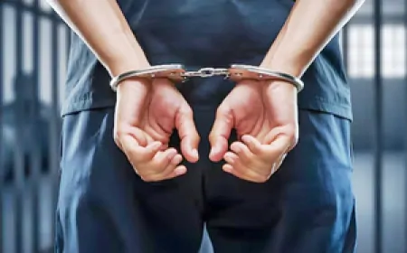 Kolkata Gangrape Case: छात्रा से दुष्कर्म मामले में लॉ कॉलेज का गार्ड गिरफ्तार