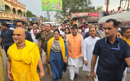 मथुरा: दिल्ली की CM रेखा गुप्ता ने बांके बिहारी मंदिर में पूजा-अर्चना की