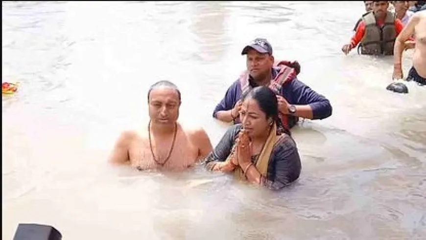 हरिद्वार पहुंची दिल्ली CM रेखा गुप्ता, हर की पैड़ी पर लगाई श्रद्धा की डुबकी