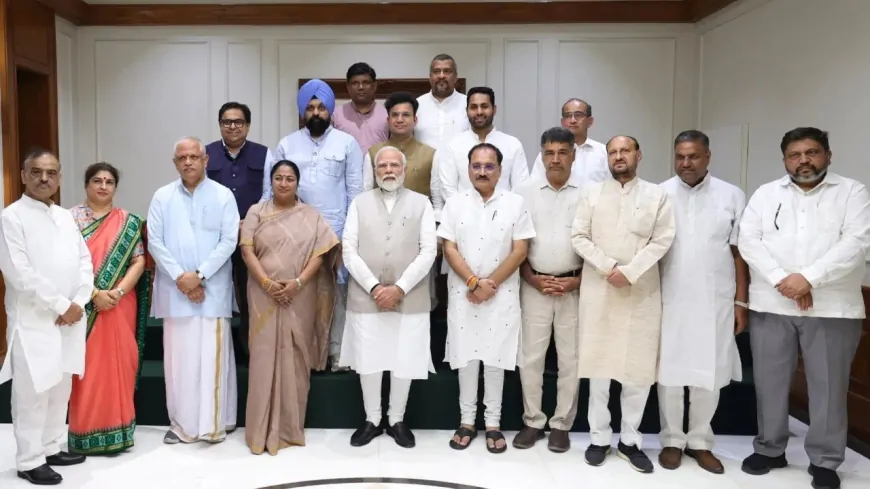 दिल्ली BJP विधायक और सांसदों से मिले PM मोदी, CM रेखा गुप्ता और प्रदेश अध्यक्ष वीरेंद्र सचदेवा रहे मौजूद