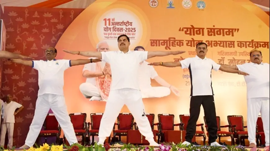 मध्य प्रदेश के CM मोहन यादव ने भोपाल अटल पथ पर किया योग