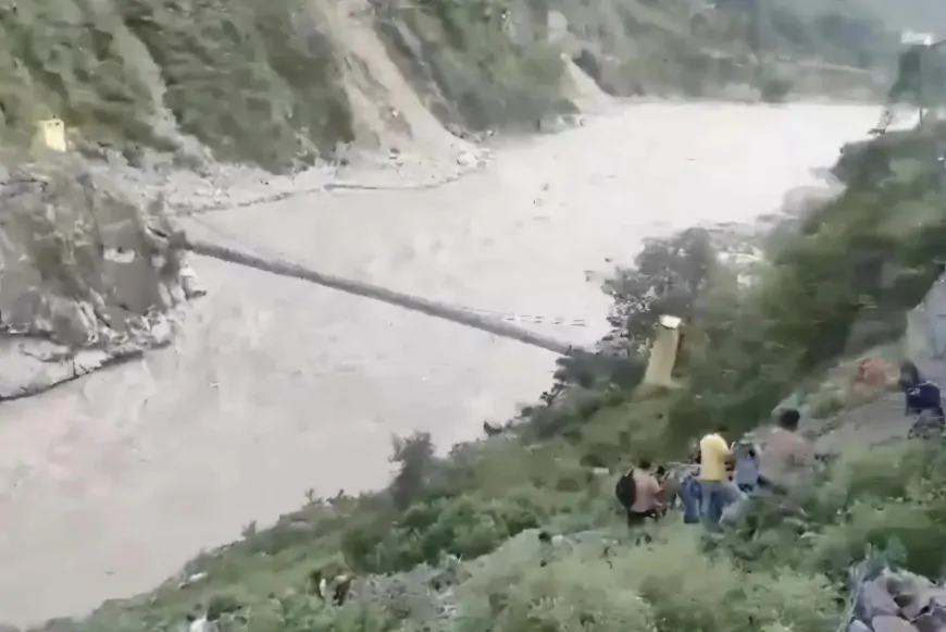 उत्तराखंड के रुद्रप्रयाग में यात्रियों से भरी बस अलकनंदा नदी में गिरी, रेस्क्य ऑपरेशन जारी