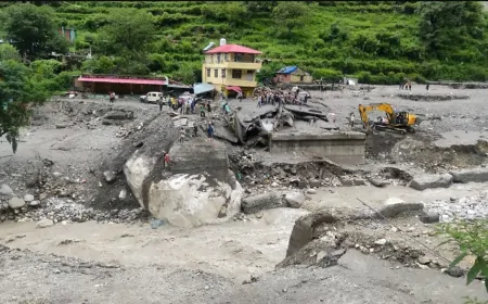 हिमाचल में बादल फटने और फ्लैश फ्लड से भारी तबाही, कुदरत के कहर से हिल गया हिमाचल