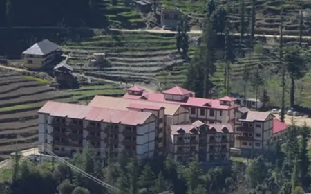 प्रशासन और कॉलेज प्रबंधन पर छात्रों ने लगाए आरोप, आपदा में अनदेखी के लगाए गंभीर आरोप