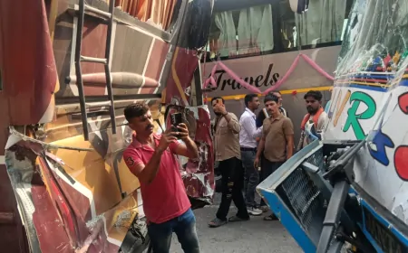 जम्मू-श्रीनगर हाईवे पर यात्रियों की चार बसों की टक्कर, कई यात्री घायल