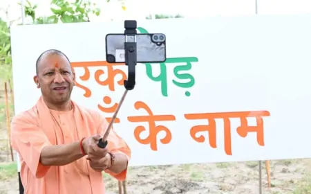 CM योगी आदित्यनाथ का अयोध्या में कार्यक्रम, ‘एक पेड़ मां के नाम’ अभियान के तहत किया पौधारोपण