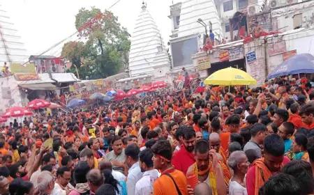 सावन के पहले दिन भोलेनाथ के भक्तों की उमड़ी भीड़, मंदिरों में गूंजे बोल बम के नारे