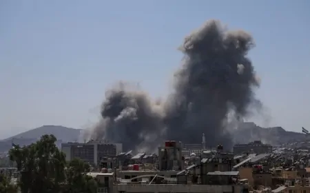 सीरिया पर इजरायल का सबसे बड़ा हमला, राष्ट्रपति भवन और सैन्य मुख्यालय को बनाया निशाना