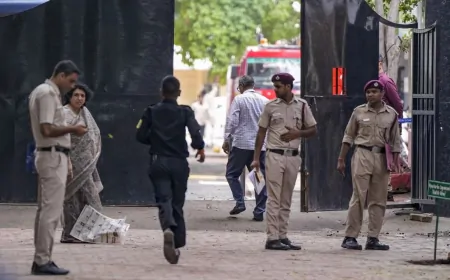 दिल्ली के 20 स्कूलों को फिर मिला बम की धमकी वाला मेल, पुलिस और फायर टीम मौके पर पहुंचे