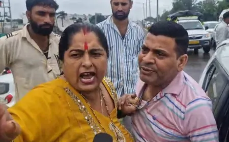 जम्मू : सड़क हादसे के बाद महिला का हंगामा, धारदार हथियार से युवक को धमकाया 