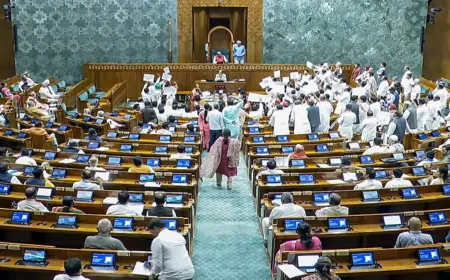 संसद के मॉनसून सत्र का तीसरा दिन, सदन के बाहर भी विपक्ष का हंगमा