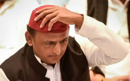 मस्जिद में बैठक करने पर BJP के निशाने पर आए अखिलेश यादव