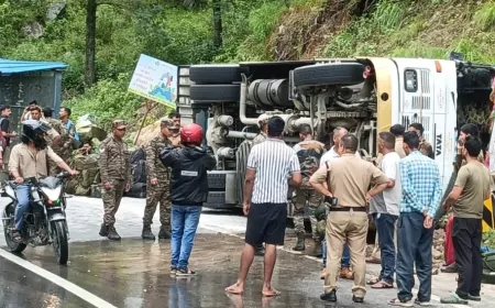 चमोली में पलटी सेना की बस, कई जवान हुए घायल