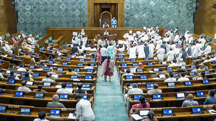 संसद के मॉनसून सत्र का तीसरा दिन, सदन के बाहर भी विपक्ष का हंगमा