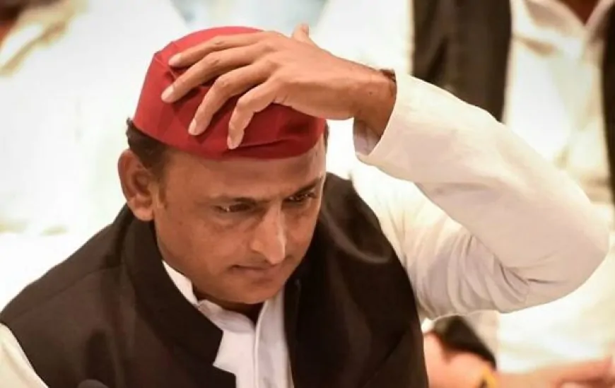 मस्जिद में बैठक करने पर BJP के निशाने पर आए अखिलेश यादव