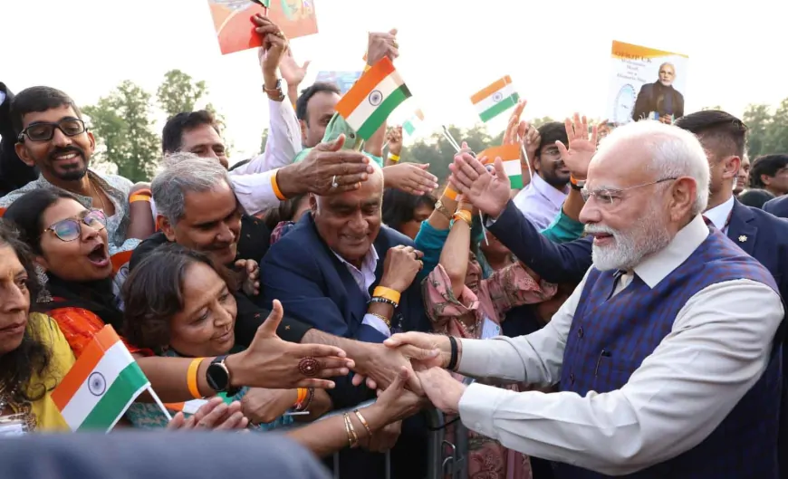 PM Modi UK visit: लंदन में पीएम मोदी का गर्मजोशी से स्वागत