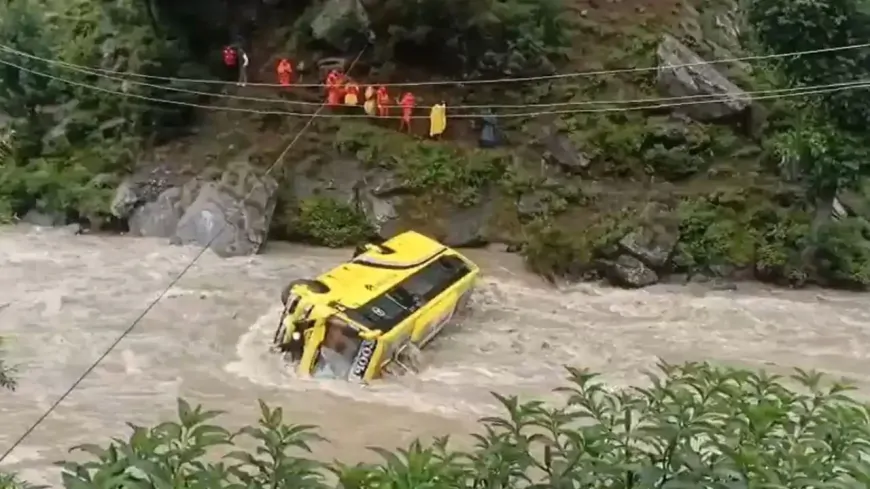 जम्मू-कश्मीर : ITBP जवानों को ले जा रही बस सिंधु नदी में गिरी