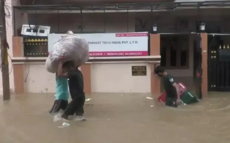 मूसलाधार बारिश के बाद उफान पर गंगा-यमुना,  प्रयागराज में रिहायशी इलाकों में भरा पानी