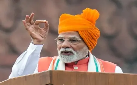 लाल किले की प्राचीर से PM नरेंद्र मोदी की बड़ी घोषणा, GST की दरों में होगी कटौती