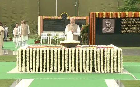 पूर्व PM अटल बिहारी वाजपेयी की पुण्यतिथि पर राष्ट्रपति और PM मोदी ने दी श्रद्धांजलि