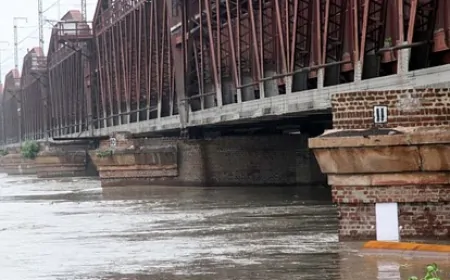 दिल्ली में मंडराया बाढ़ का खतरा, प्रशासन ने निचले इलाकों को कराया खाली