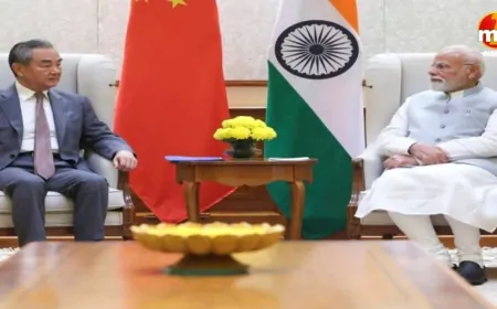 PM मोदी और चीनी विदेश मंत्री वांग यी की मुलाकात, द्विपक्षीय संबंधों को मजबूत करने पर चर्चा