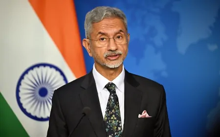 ट्रंप के ‘टैरिफ वॉर’ के बीच भारत का 'मास्टर स्ट्रोक', PM मोदी का संदेश लेकर मॉस्को पहुंचे विदेश मंत्री 