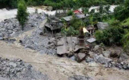 पहाड़ों से मैदान तक ‘जल तांडव’, मलबे के सैलाब में बहे कई मकान