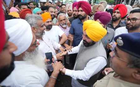 CM मान ने बाढ़ग्रस्त क्षेत्रों का लिया जायजा, गुरदासपुर में बाढ़ पीड़ितों से की मुलाकात 