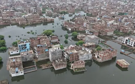 यूपी के 17 जिलों में बाढ़ जैसे हालात, CM योगी ने प्रभारी मंत्रियों को दिए निर्देश
