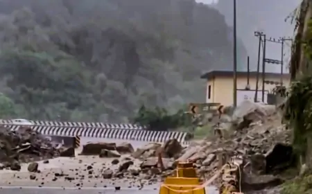 जम्मू के रियासी और रामबन जिले में लैंडस्लाइड, 7 शव बरामद, कई लोग लापता