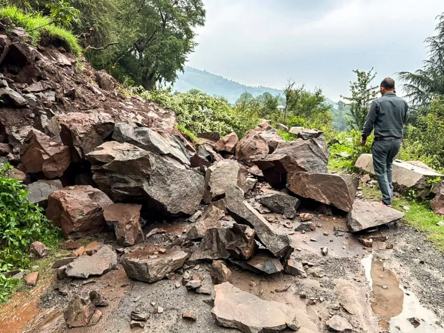 हिमाचल में बारिश और लैंडस्लाइड की घटनाएं, मलाना में कॉपर डैम के पास लैंडस्लाइड