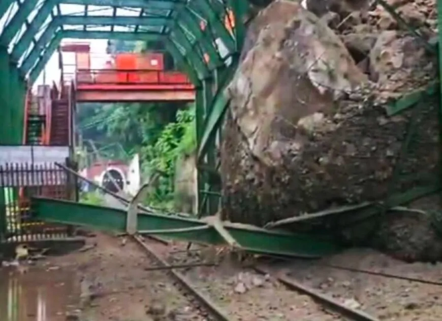 हरिद्वार में भूस्खलन के बाद दहशत में लोग, रेलवे ट्रैक पर आया पहाड़ का मलबा