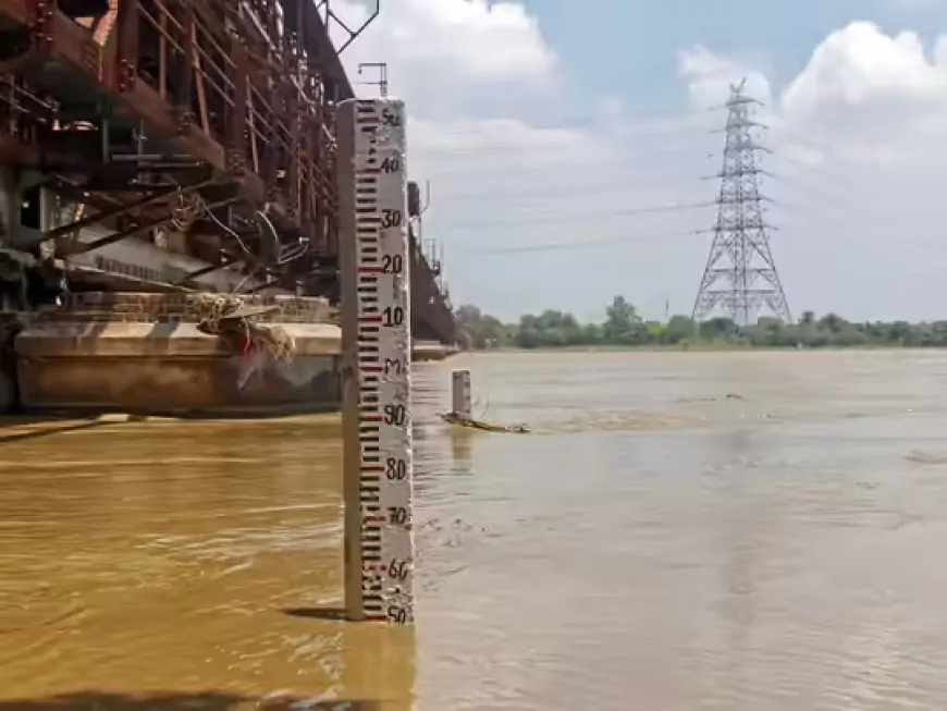 खतरे के निशान से ऊपर यमुना नदी, निचले इलाकों में मंडराया बाढ़ का खतरा