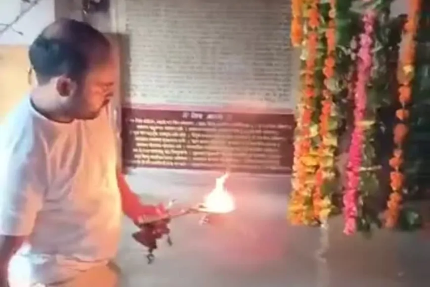 प्राचीन नीली छतरी वाले मंदिर में घुसा यमुना के बाढ़ का पानी