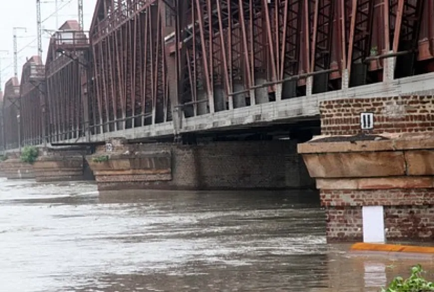 दिल्ली में मंडराया बाढ़ का खतरा, प्रशासन ने निचले इलाकों को कराया खाली