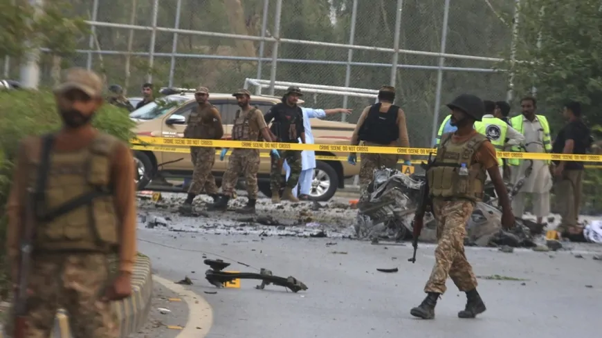 पाकिस्तानी सेना के काफिले पर हमला, 25 सैनिकों की मौत, 50 से ज्यादा घायल