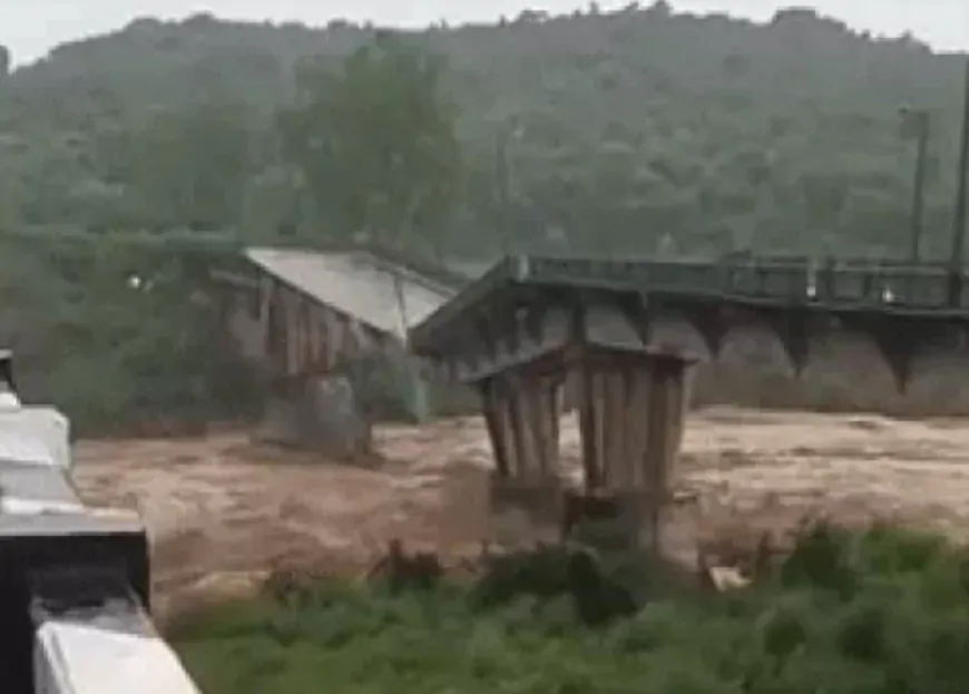 भारी बारिश के कारण चक्की दरिया में तेज बहाव, पुराना पुल बहा...नया पुल भी किया गया बंद 