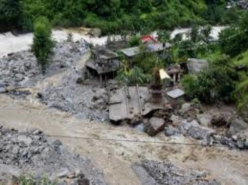 पहाड़ों से मैदान तक ‘जल तांडव’, मलबे के सैलाब में बहे कई मकान