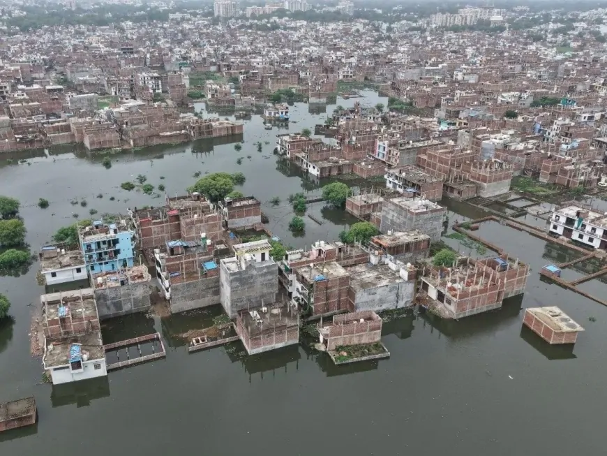 यूपी के 17 जिलों में बाढ़ जैसे हालात, CM योगी ने प्रभारी मंत्रियों को दिए निर्देश