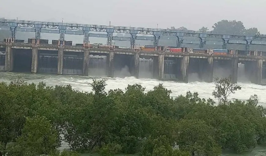 पौंग डैम से छोड़ा गया अतिरिक्त पानी, पंजाब और हिमाचल के कई गांव हुए जलमग्न 